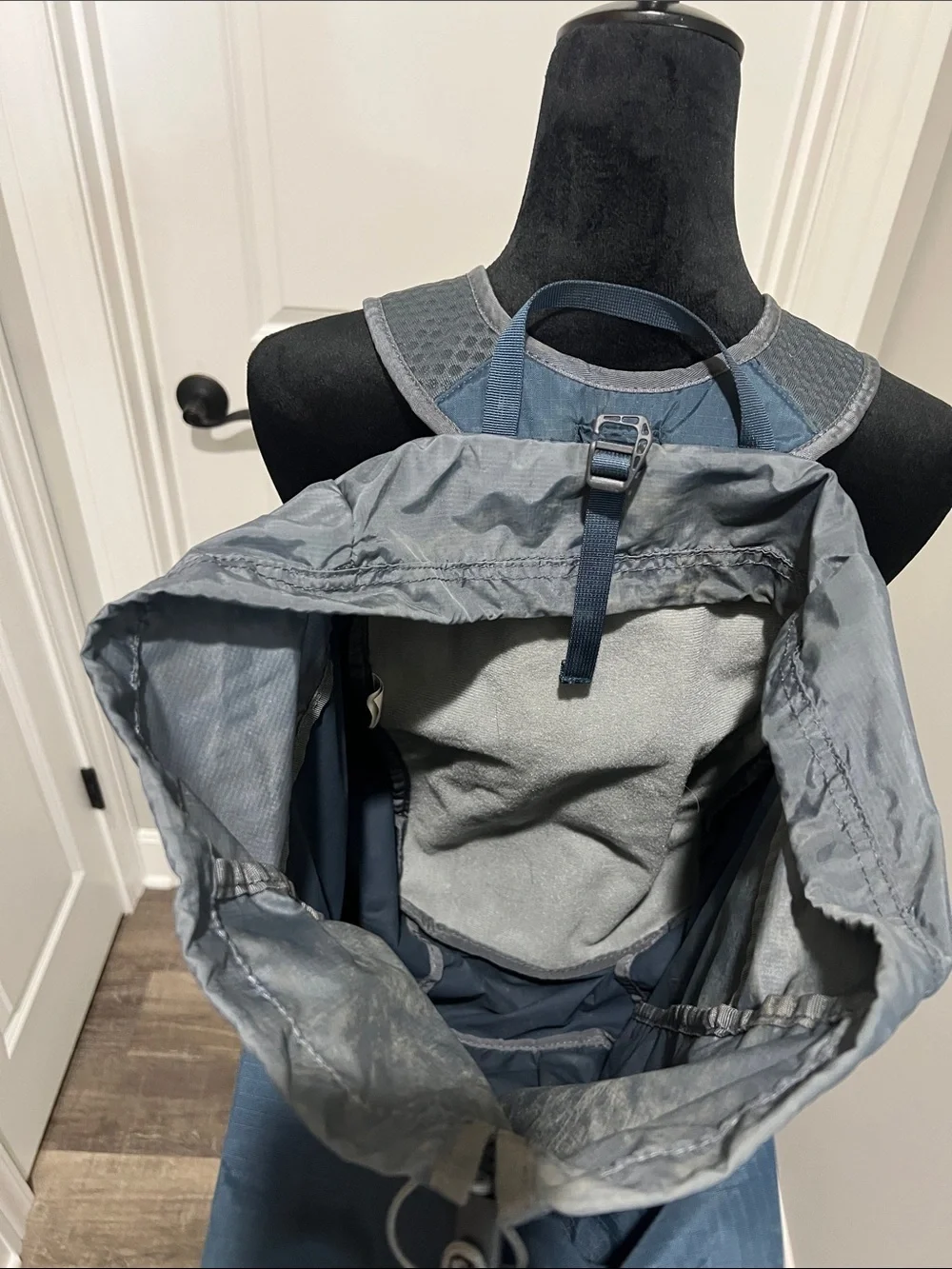 Vertx Men's Blue Lightweight Packable Backpack
